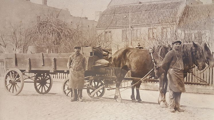 Renhållningsarbetare med häst och vagn i Kristianstad.