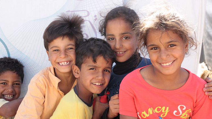 Några barn i ett flyktingläger i Libanon, där Erikshjälpen arbetar för att ge utsatta barn tillgång till vård.  Foto: Josefine Antonsson