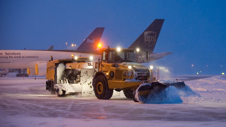 Swedavia Swedish Airports presents the world's first biogas-fueled snow sweeper 