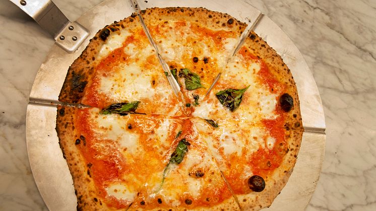 Äkta napolitansk pizza på Giro