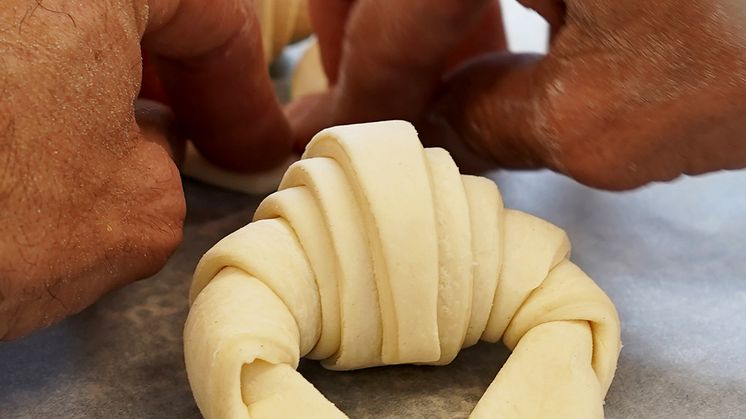 Vital-Speisehaus-AG: croissants moldeados a mano (Foto: Nik Thomi)