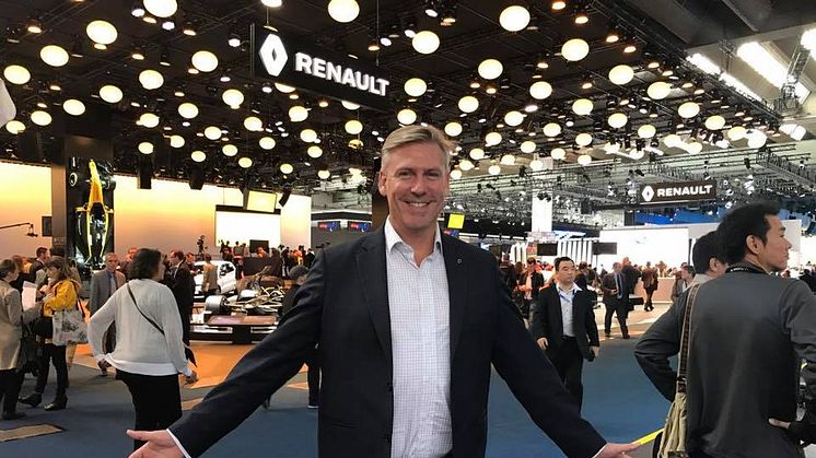 Søren Ignaz startede naturligvis Renault karrieren direkte på den blå løber til IAA Frankfurt Motorshow