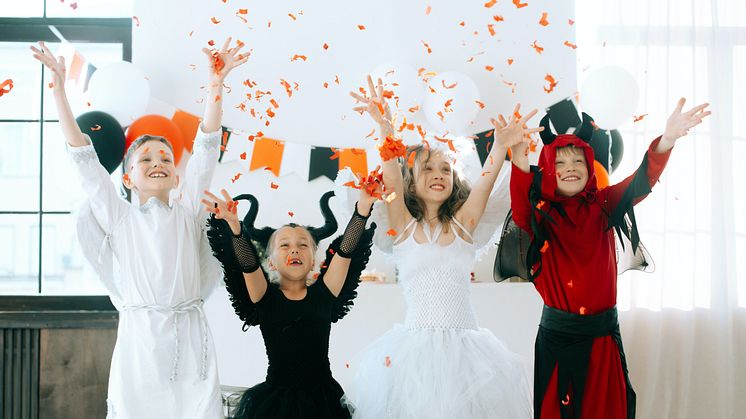 Skab den perfekte uhyggelige fest med pynt til Halloween