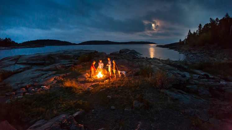 Vi möts runt lägereldarna i hela Höga Kusten och laddar med stämningsfylld höstenergi.