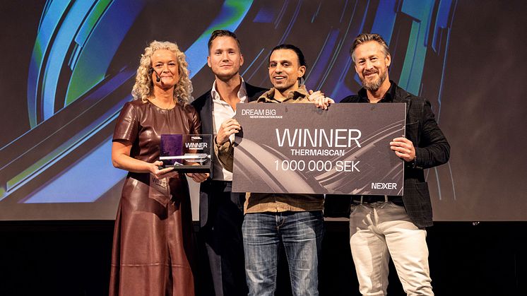 Arby Leonian from the winning company Thermaiscan together with Nexer's communications manager Beatrice Silow, and the jury members Viktor Frisk, Reach Media Group, and Lars Kry, CEO at Nexer Group.