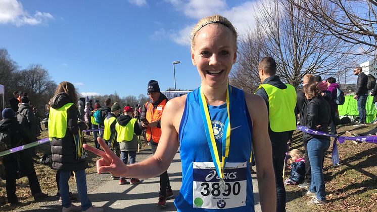 Mikaela Larsson, Spårvägens FK, vann ASICS Stockholm Marathon 2018. Idag vann hon dessutom damklassen i ASICS Premiärmilen.