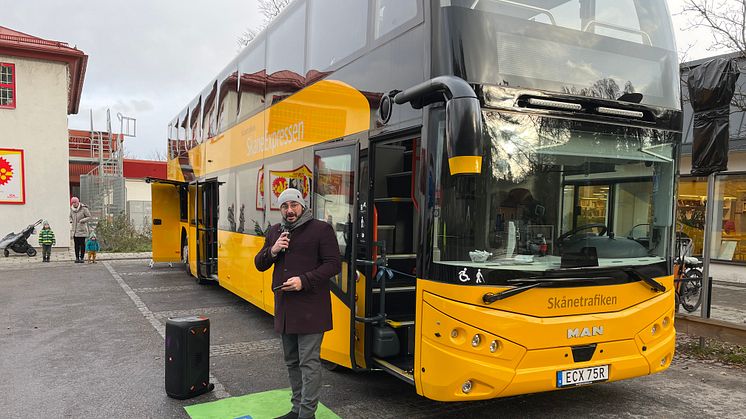 Saman Tondnevis, chef Affärsområde Buss, inviger SkåneExpressen 15 i Skanör den 9 december. 