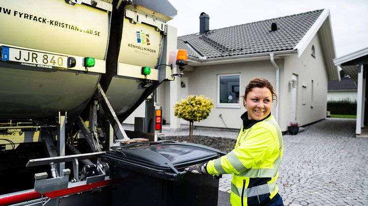 Här är fyrfackskärlen som Louise och hennes kollegor tömmer dagligen. “Vi ställer inte kärlen åt fel håll för att vi är lata eller vill jäklas“