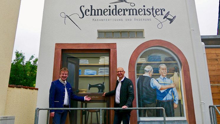 Kleinwallstädter Schneiderwerkstatt begeistert im Ort. Bayernwerk schafft neuen Blickfang.