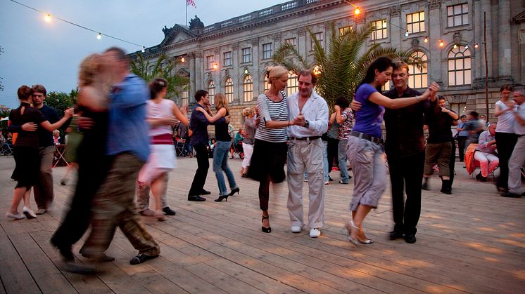Der er gang i Tysklands storbyer, her tangoaften ved Berlins Strandbar Mitte