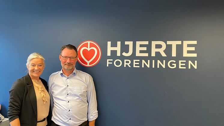 Skipper Jan Ole Kristensen og besætningen på ’Esvagt Cantana’ har valgt at donere de 25.000 kroner, som fulgte med Søfartsprisen 2021, videre til Hjerteforeningen. Besætningen fik prisen for at give hjertemassage til en kollega i 104 minutter.