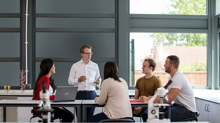 Fujitsu och Chalmers inleder samarbete kring innovation och artificiell intelligens 