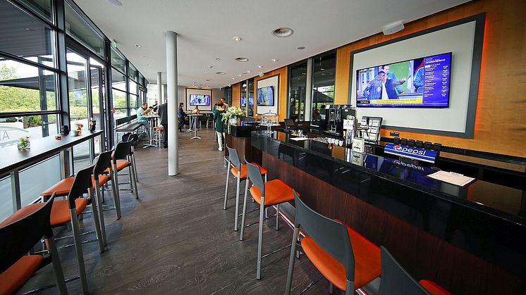 Innenraum der neuen Sportsbar in der Arena Leipzig