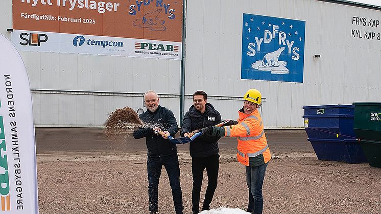 Nu är det första spadtaget gjort på Tempcons dotterbolag Syd Frys nya anläggning i Hyllinge som innebär en ökning av lagerkapaciteten med 20 000 pallar.