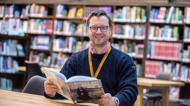 Knut Skansen er ansatt som etatsdirektør og biblioteksjef for Deichman, Oslo kommunes folkebiblioteker. Foto: Christian Clausen, Deichman.