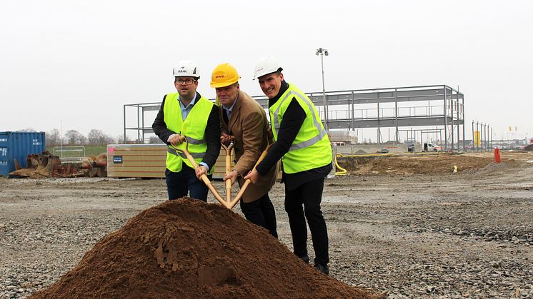 Peter Bexell, grundare Hallbygg, Peter Ervasalo, vd DHL Express och Benny Thögersen, vd Catena.