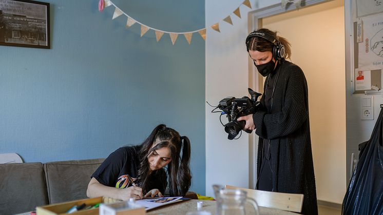 Dorna Farrahi studerar vid Arkitekthögskolan vid Umeå universitet. Hon är en av deltagarna som tittarna för följa i den nya realityserien Hallå campus. Foto: Umeå universitet