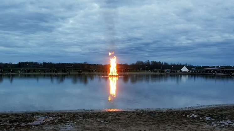 Valborgseld och firande i Kumla stadspark