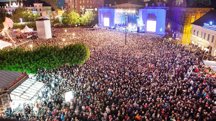 Publikhavet på Stortorget under en tidigare festival. Foto: Johan Bävman