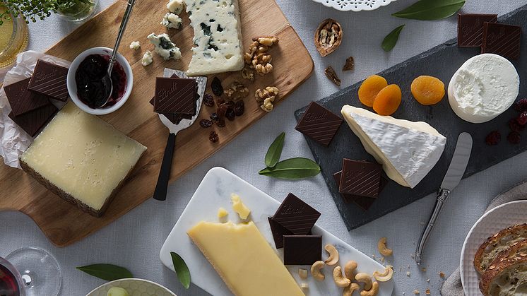 Ta ostbrickan till nya höjder, med finaste mörk choklad från Lindt Excellence