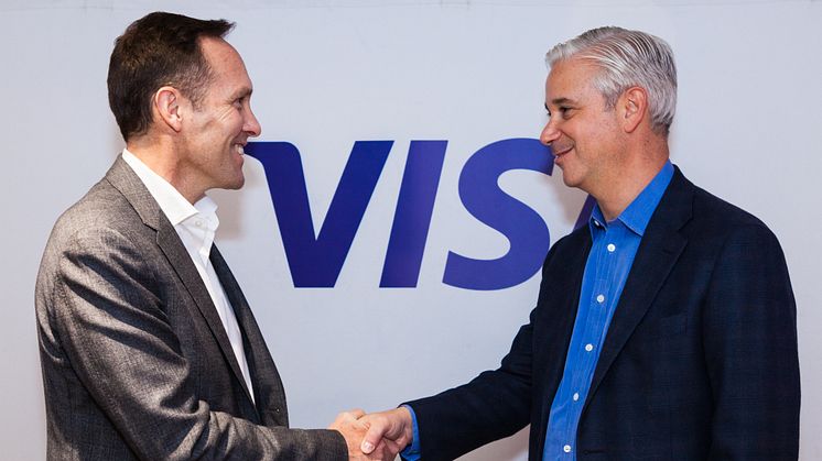 Izqda a dcha: Nicolas Huss (Visa Europe) y Charlie Scharf (Visa Inc.)