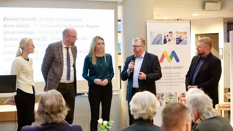 Från vänster: Erika Ullberg (S), Gustav Hemming (C),  Anna Gissler, TF VD Stockholm Business Region, Øyvind Såtvedt, direktör Osloregionen och Jonas Karlsson, VD Oslo-Sthlm 2:5