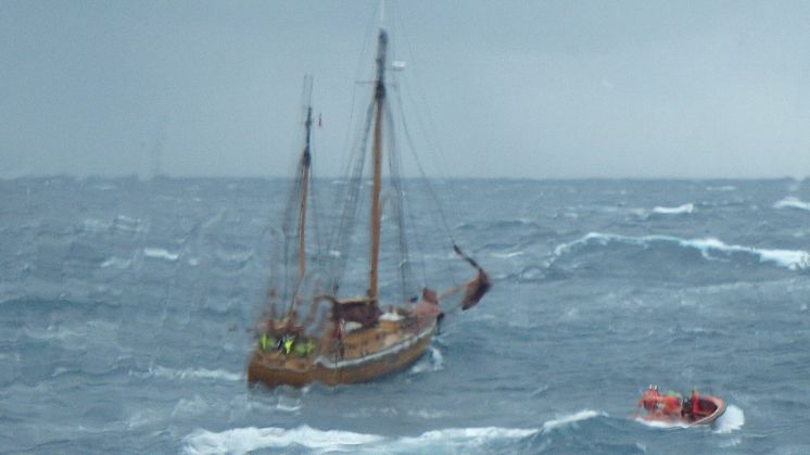 ESVAGT FRB launched to rescue the crew on board the pleasure craft 