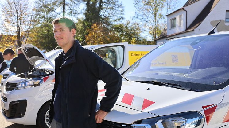 Erste Stromer im Einsatzgebiet: Stephan Tobien und weitere Servicetechniker beim Bayernwerk fahren jetzt vollelektrisch zu ihren Inspektionen und Wartungen.