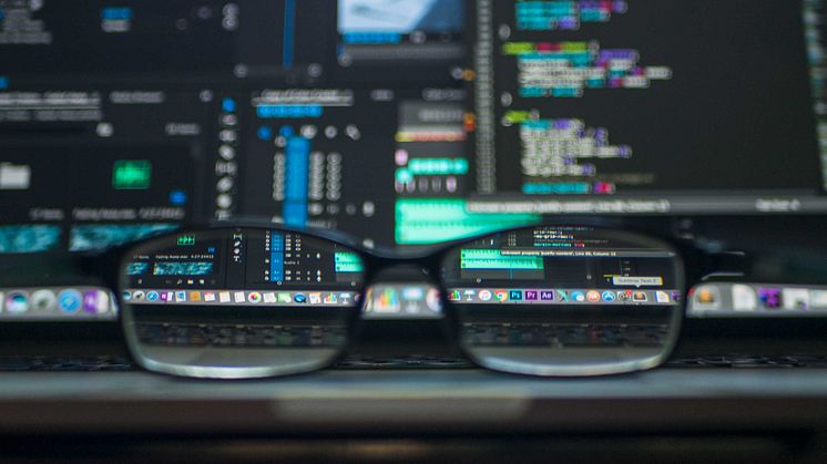 Überwinden Sie die Vertrauenskrise im Journalismus durch transparente und glaubwürdige Kommunikation.