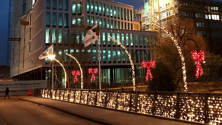 Lagom till jul är LINK Business Centers vackra fasad på plats.