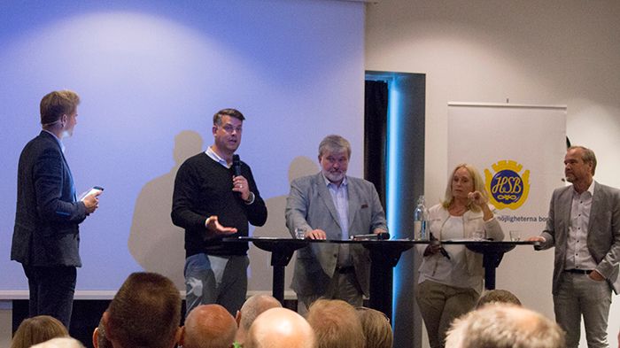 I panelen för att diskutera tomträttsfrågan på Malmö Live, t.v. moderator André Johansson, presschef HSB Riksförbund,  Andreas Schönström (S),  Håkan Fäldt (M), Susanne Rikardsson, vd Fastighetsägarna Syd och Anders Lago, förbundsordförande HSB.