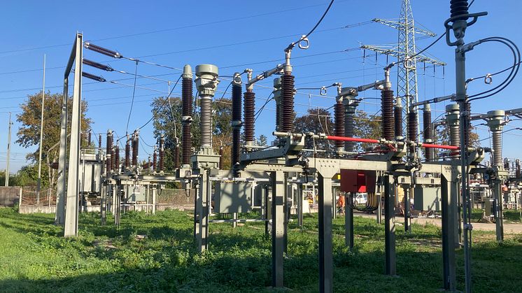 LEW Verteilnetz (LVN) hat das Umspannwerk in Lauingen auf den neuesten Stand der Technik gebracht. Das Bild zeigt den Leitungsabgang der 110-kV Schaltanlage.