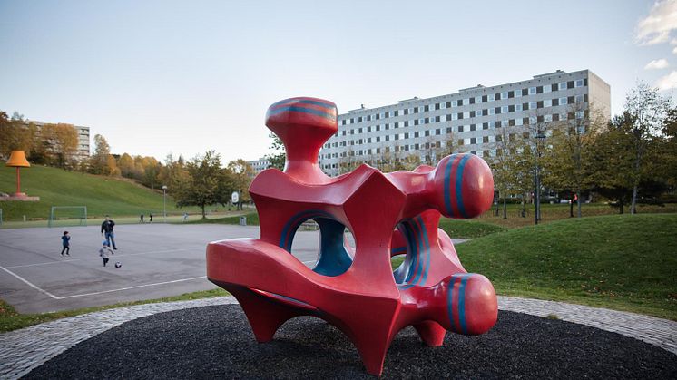 Lekeskulptur ved Haugestua skole i Groruddalen. Kunstner Finn-Henrik Bodvin og Nina Sundbye. Foto: Trond Isaksen