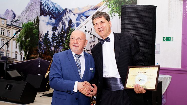 Prof. Dr. László Ungvári, Präsident der DKU (links) und Prof. Dr.  Fabig von der TH Wildau (rechts) bei der feierlichen Zeremonie in Almaty | Foto: DKU