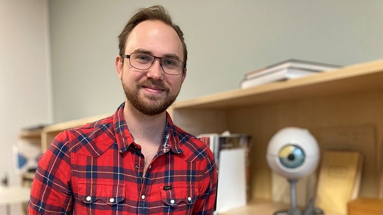 Läkare och postdoktor Tobias Wibble är en av dem som genomfört studien om grundläggande ögonrörelser. Foto Karin Dahlström