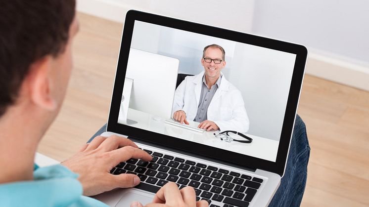 Patient som videochattar med sin läkare. Foto: Mostphotos
