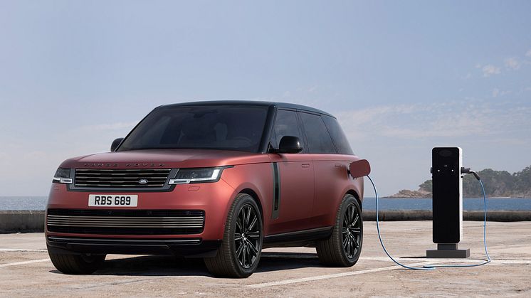 Nå er nye Range Rover Plug-In Hybrid med opptil 113 km rekkevidde og  SV-flaggskipmodellen tilgjengelig for bestilling