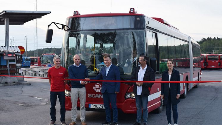 Från vänster till höger: Fredrik Beckius (Transdev), Per Zandrén (Transdev), Peter Rosén (Trafikförvaltningen), Hossein Adl Kasravi (Transdev) och Ulrika Brandt (Trafikförvaltningen)