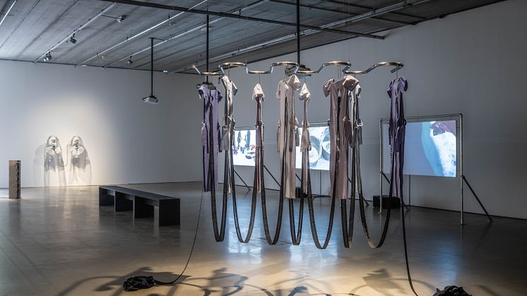 "Sorgearbete", installationsvy Bonniers Konsthall, 2020. Foto: Jean-Baptiste Béranger