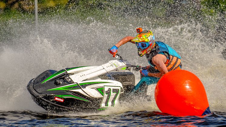 SM i Jetski går av stapeln på Karpsjön på Skara Sommarland lördagen den 30 juni