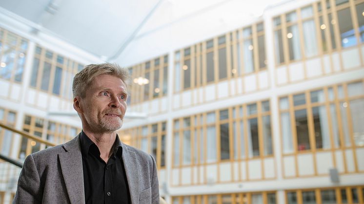 Erik Elmroth, professor på Institutionen för datavetenskap vid Umeå universitet. Han är en av fem forskningsledare på Autonomous Distributed Systems Lab. Foto: Mattias Pettersson
