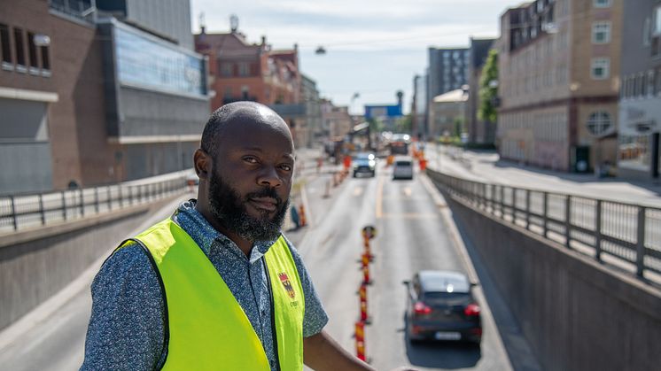 "Genom att sträckan stängs av under en vecka kan entreprenören mer effektivt genomföra flera komplexa och tidskrävande åtgärder", säger projektledare Philip Kabunga. Foto: Fredrik Kellén