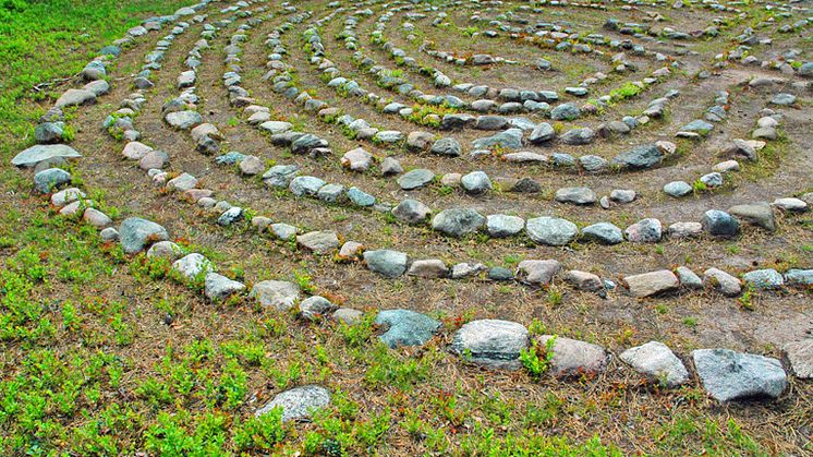 Labyrinter, eller Trojeborgar som de även kallas, är en fornlämning som vi vet ganska lite om. I Sverige finns omkring 300 kända labyrinter. Foto: Malin Richard.