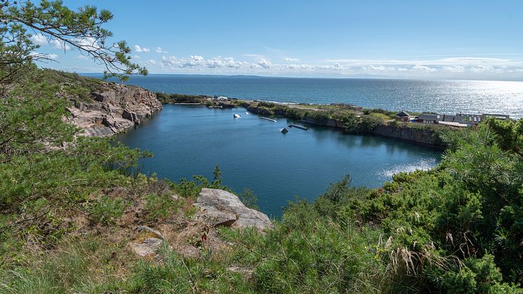 Grötvik karaktäriseras av flera dramatiska stenbrott och ett unikt ljus. Grötvik är ett av de två projekt som tilldelas stöd för hållbar destinationsutveckling. Foto: Destination Halmstad