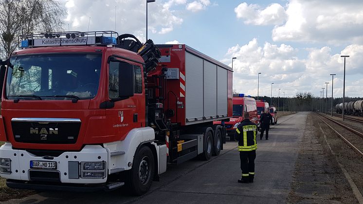 Das Foto zeigt einen Teil der Gefahrstoffeinheit mit dem Abrollbehälter Gefahrgut. Foto: Andreas Möller