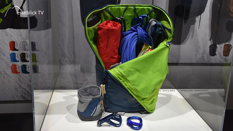 Outdoor 2017 - Bergsteiger Rucksack mit Ausrüstung von MAMMUT