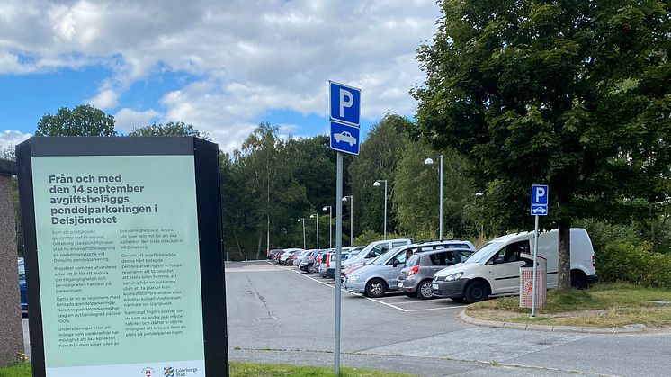 Den avgift som nu införs på pendelparkeringen i Delsjömotet kommer att utvärderas om ett år.