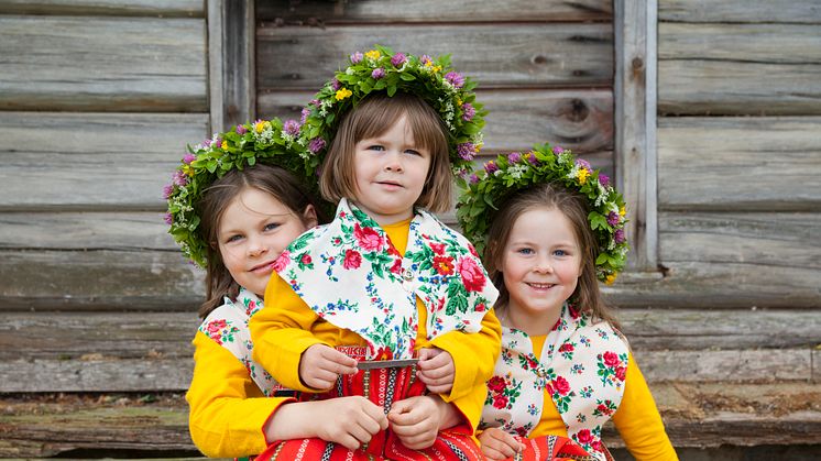 Midtsommerpiker i Dalarna. Foto: Kola, Visit Dalarna 