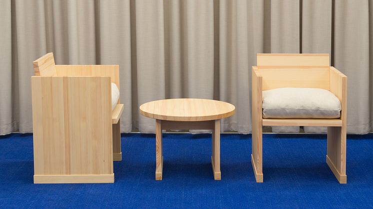 Halleroed har inrett ett publikt vardagsrum och formgivit möbelserien "Meden" exklusivt för Nordiska museet. Foto Karolina Kristensson, Nordiska museet.