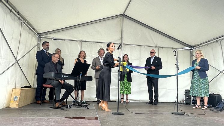 Bandknytning vid invigningen dekoateljeerna i Flemingsberg